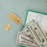 how to make a financial plan in chatgpt with on-screen budget and goals